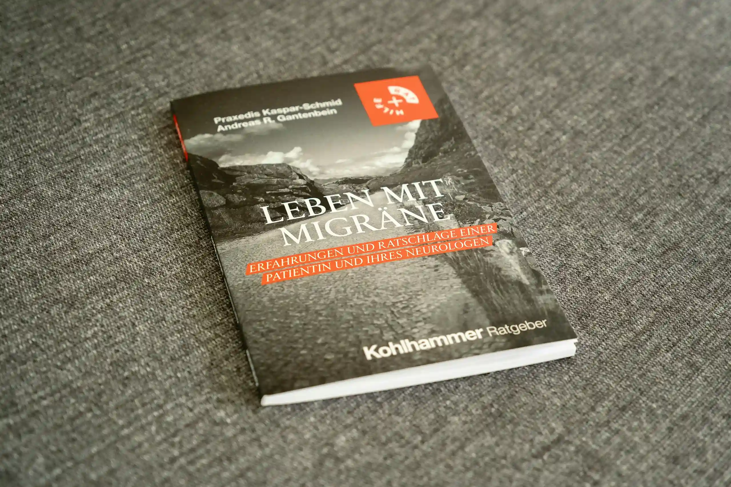 Patrick Cernoch Buchrezension Praxedis Kaspar-Schmid Andreas Gantenbein Neurologe Migräne Bülach Zurzach Care
