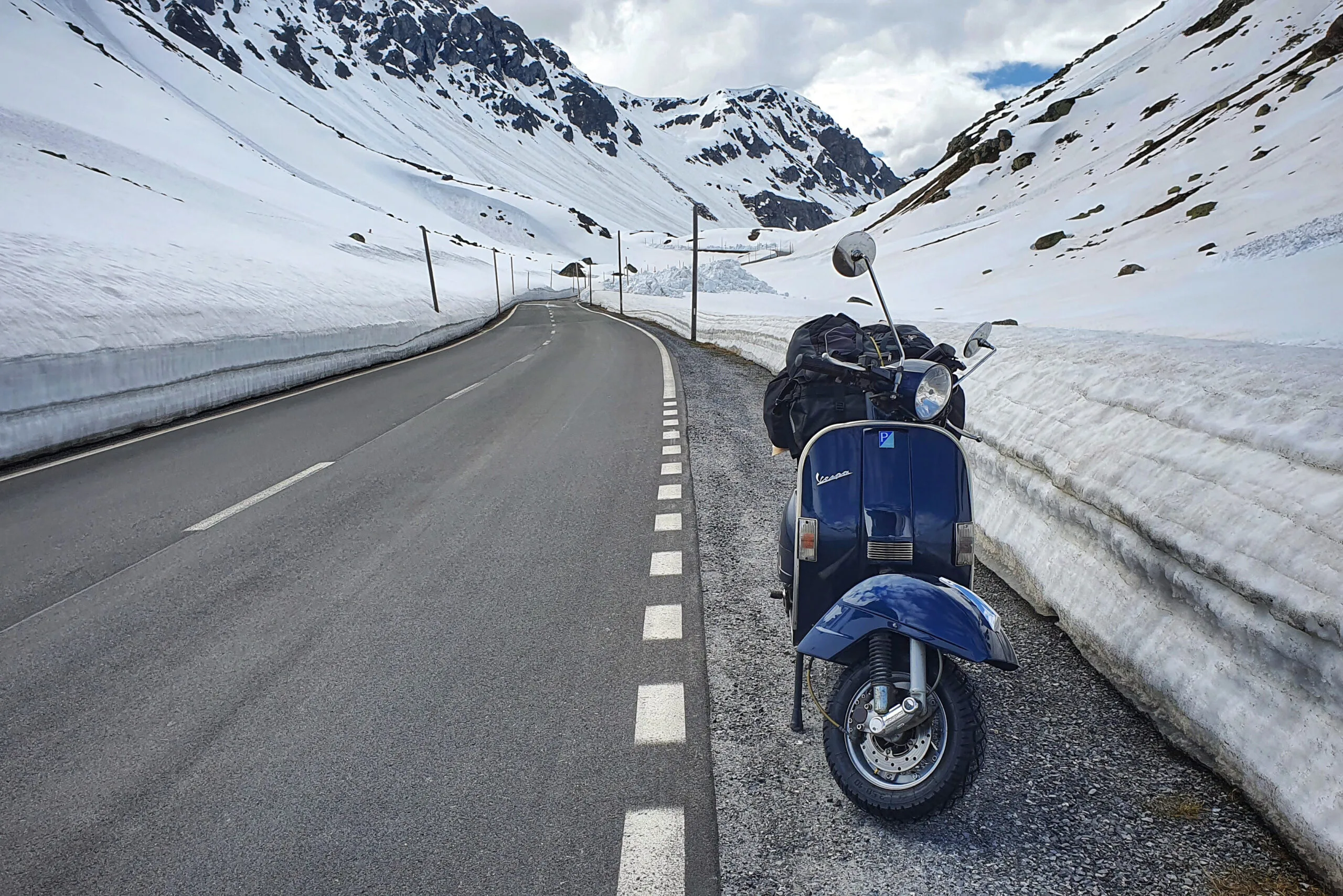 Patrick Cernoch Vespa PX 125 Flüelapass Alpen Reise Roadtrip